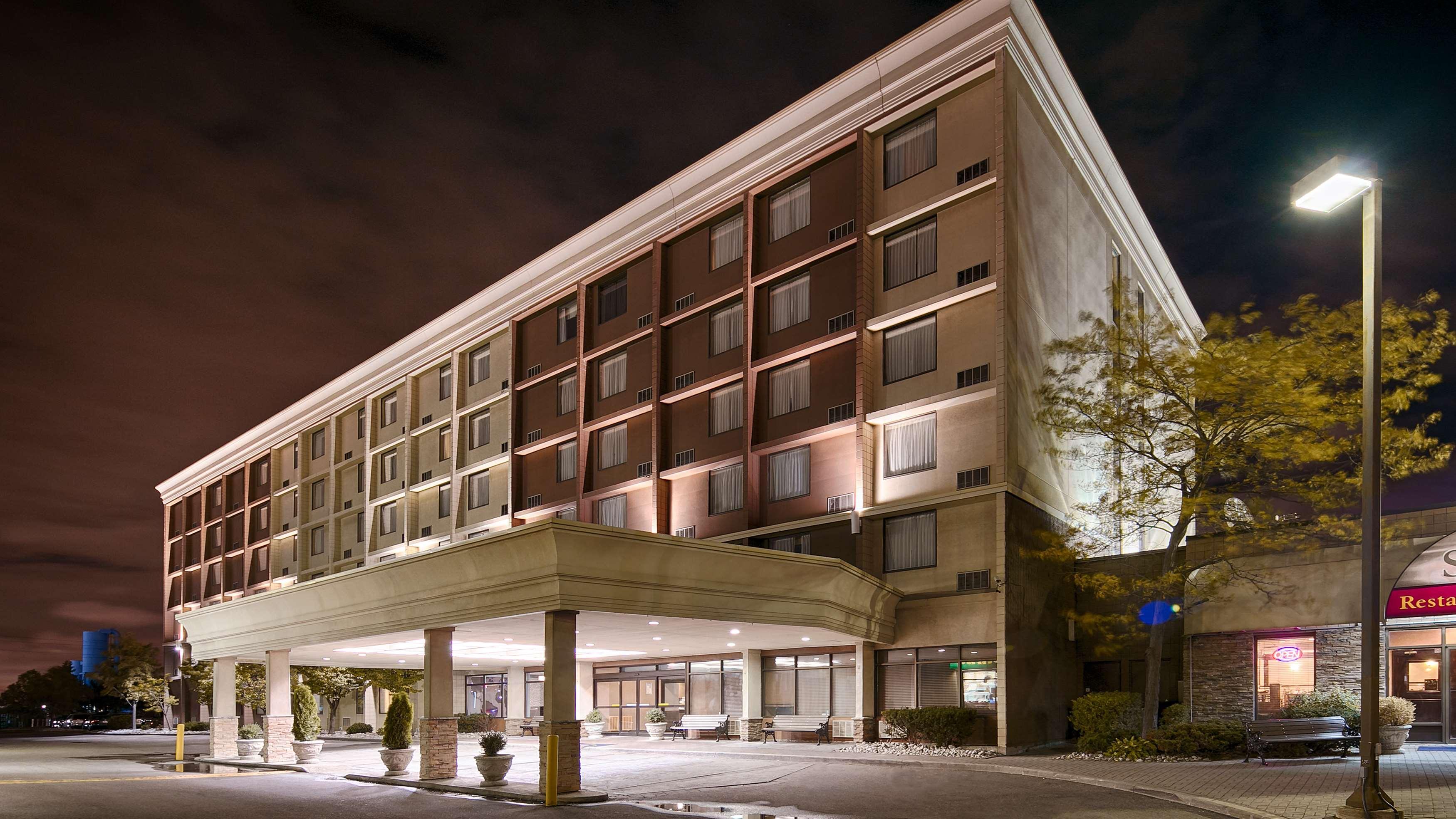Best Western Plus Toronto Airport Hotel Місісаґа Екстер'єр фото