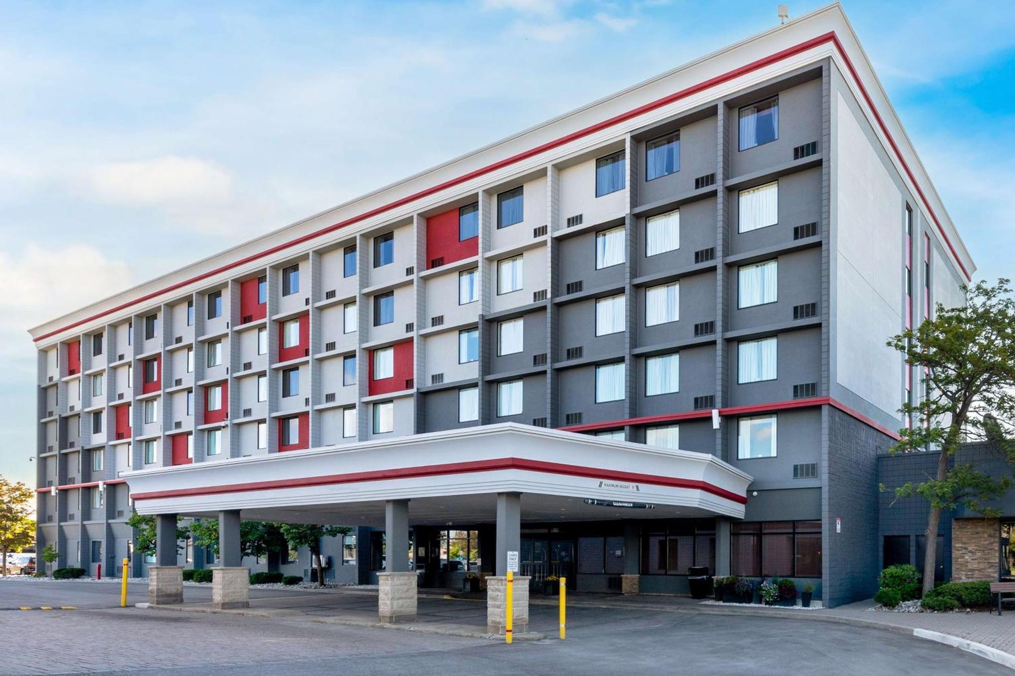 Best Western Plus Toronto Airport Hotel Місісаґа Екстер'єр фото