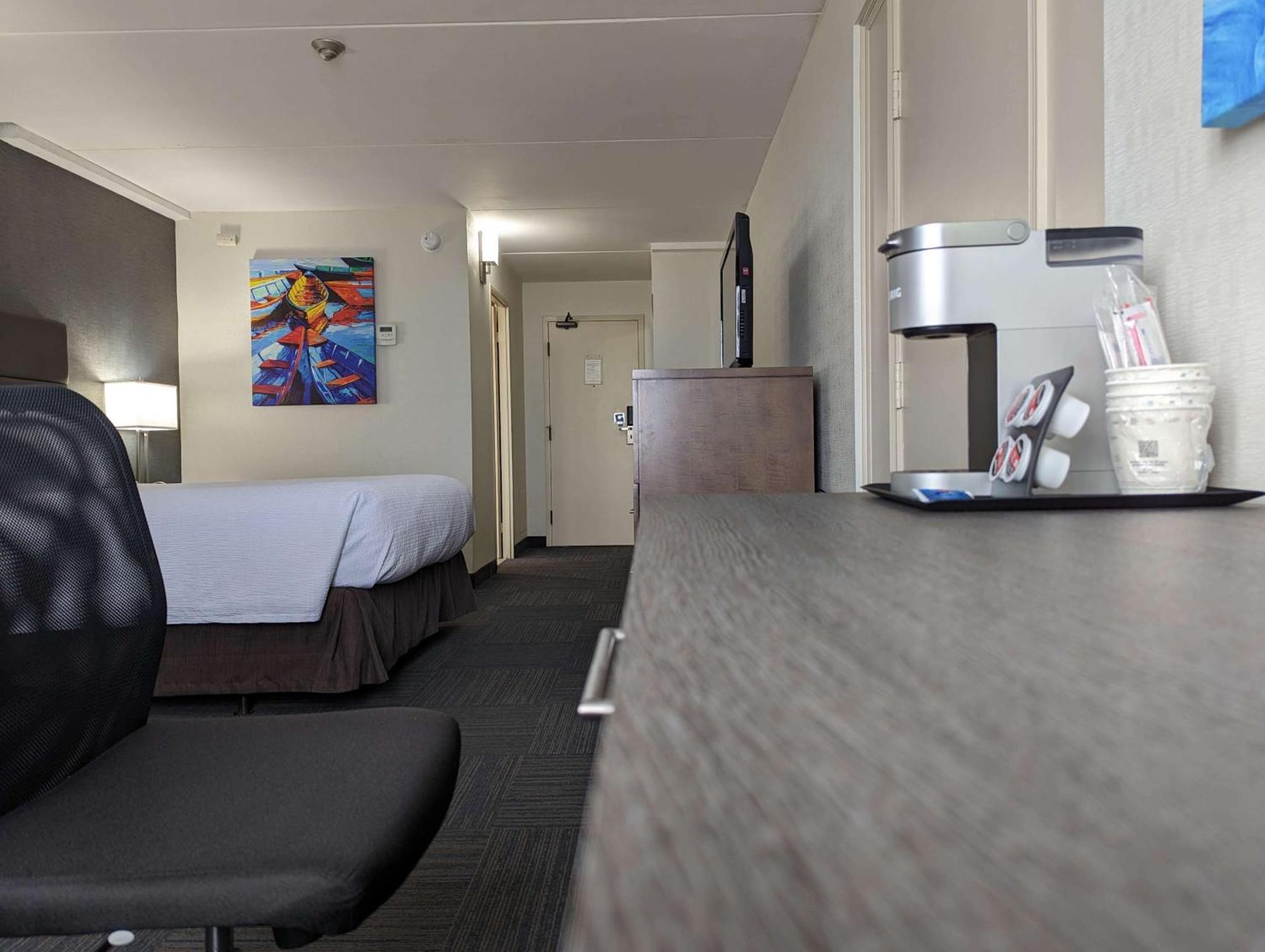 Best Western Plus Toronto Airport Hotel Місісаґа Екстер'єр фото