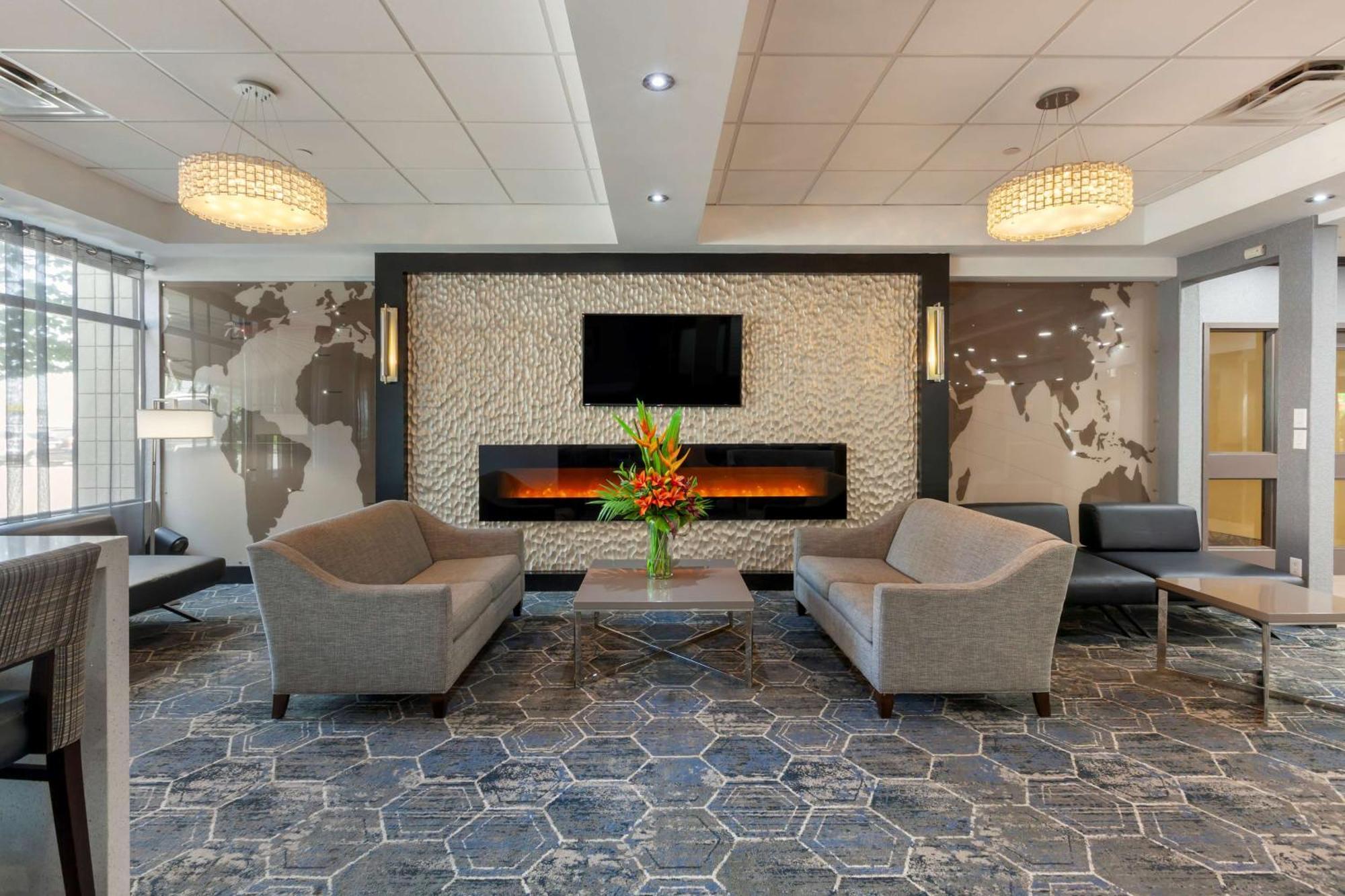 Best Western Plus Toronto Airport Hotel Місісаґа Екстер'єр фото