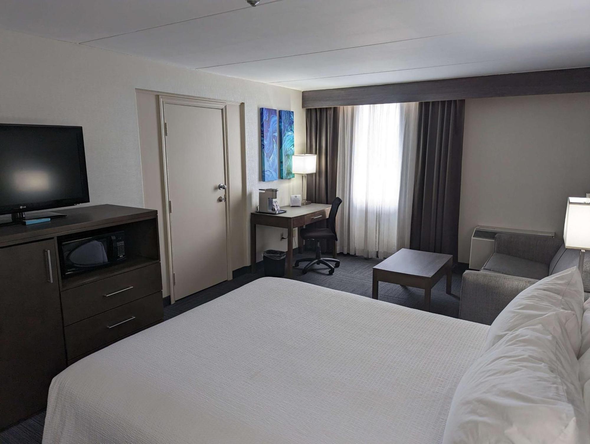 Best Western Plus Toronto Airport Hotel Місісаґа Екстер'єр фото