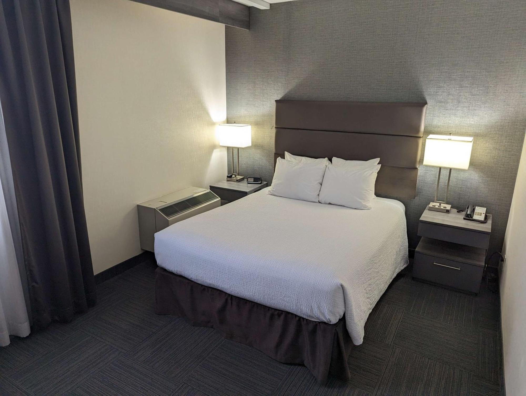 Best Western Plus Toronto Airport Hotel Місісаґа Екстер'єр фото