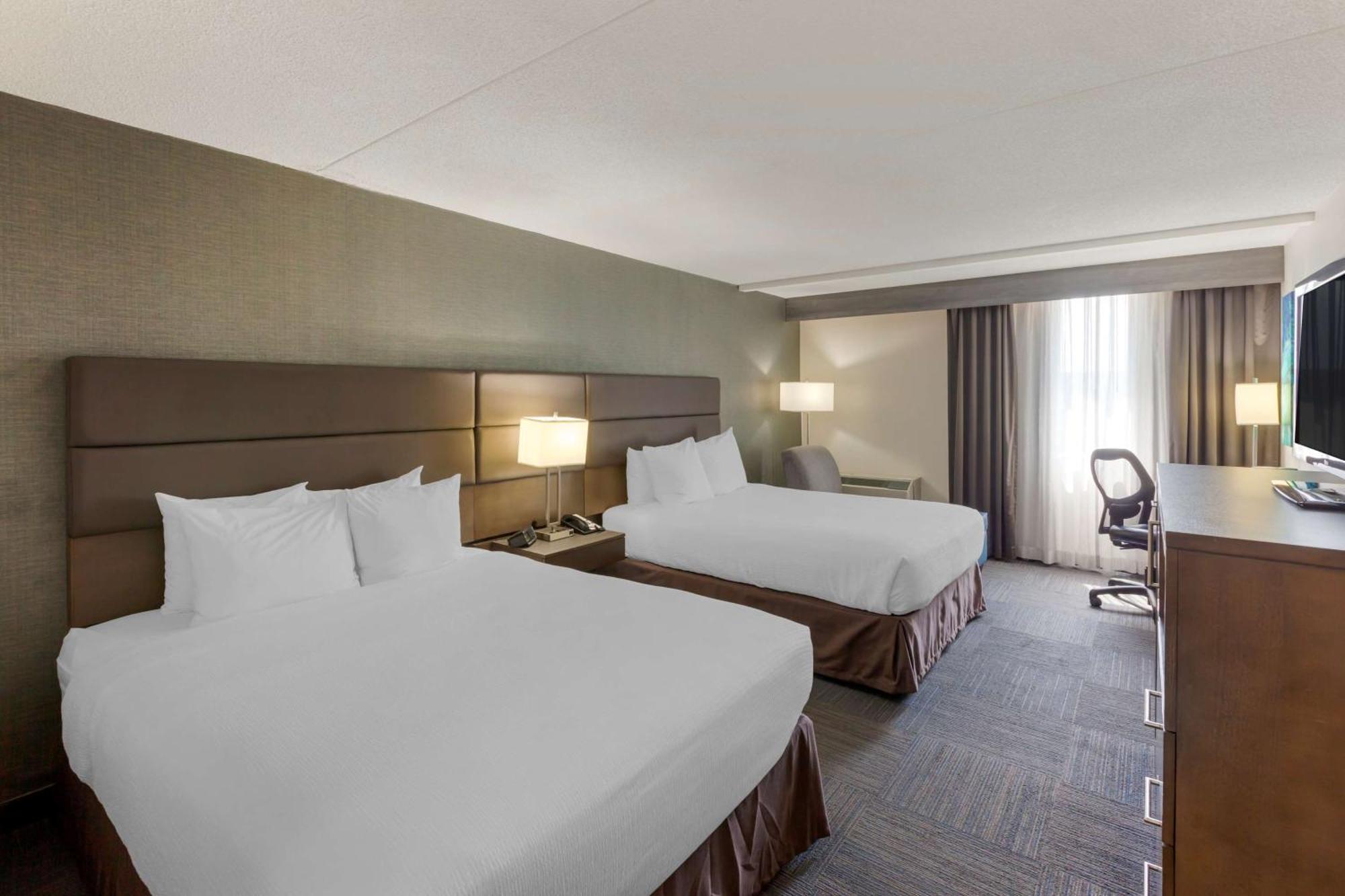 Best Western Plus Toronto Airport Hotel Місісаґа Екстер'єр фото