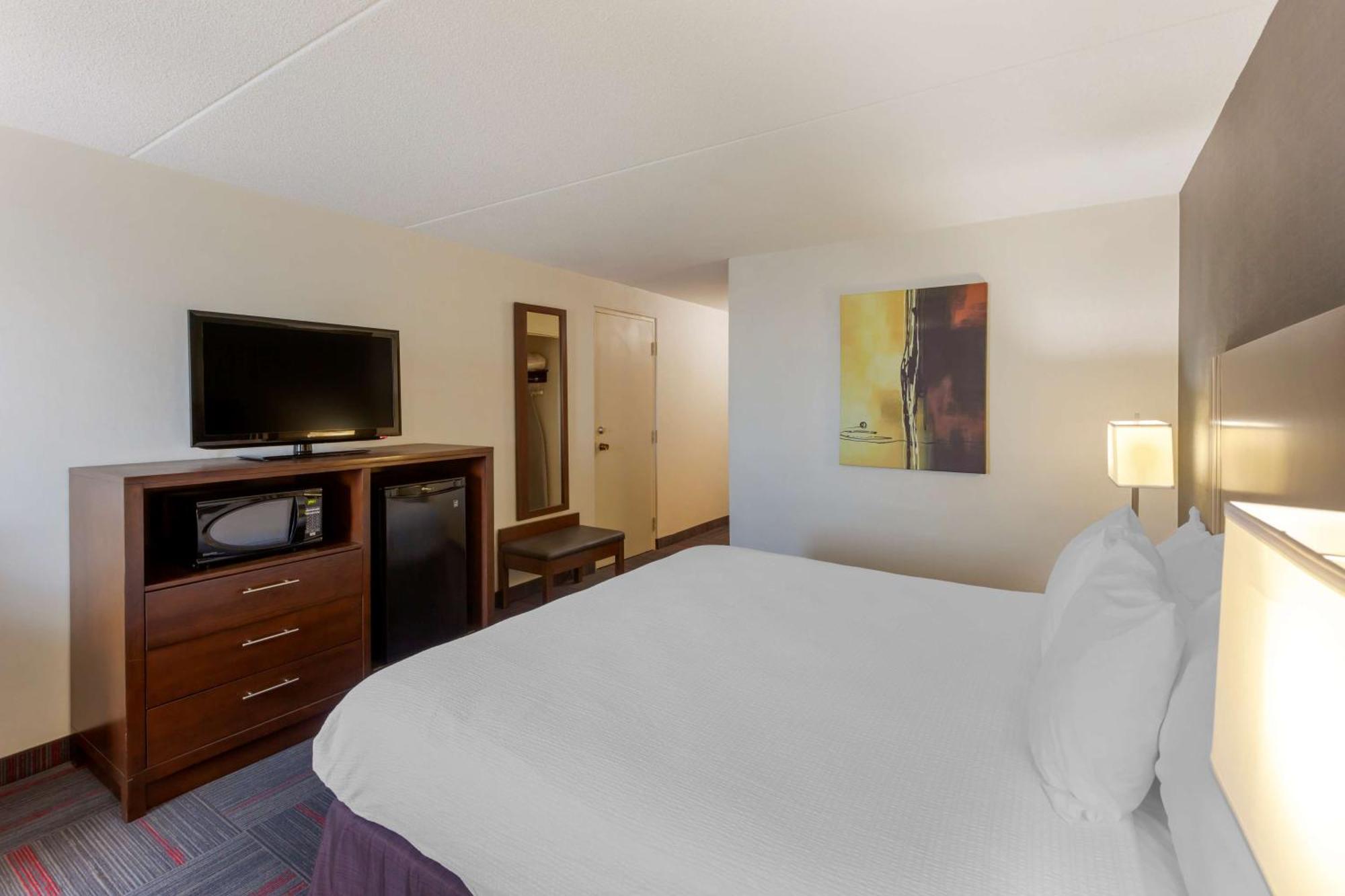 Best Western Plus Toronto Airport Hotel Місісаґа Екстер'єр фото