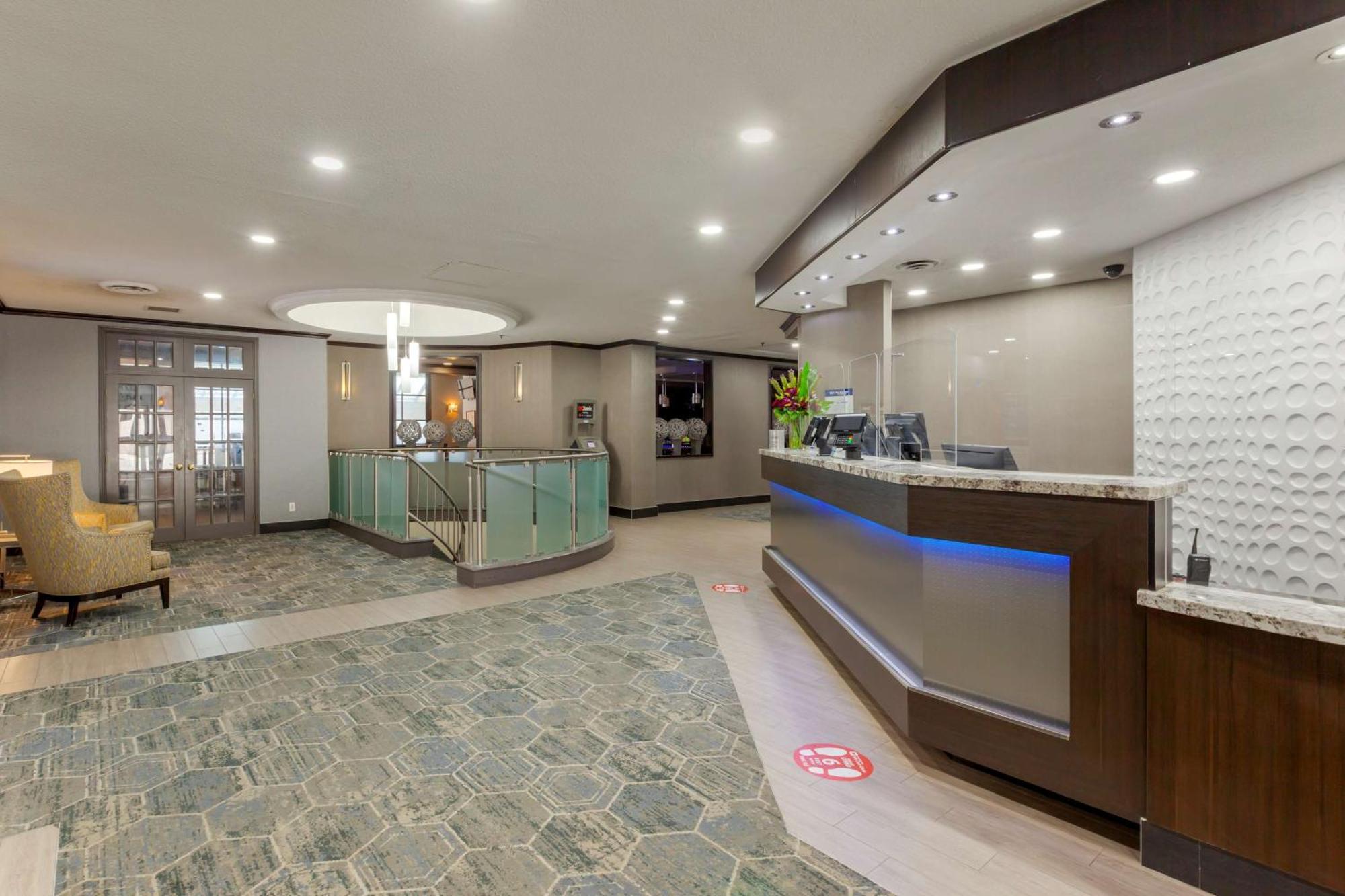 Best Western Plus Toronto Airport Hotel Місісаґа Екстер'єр фото