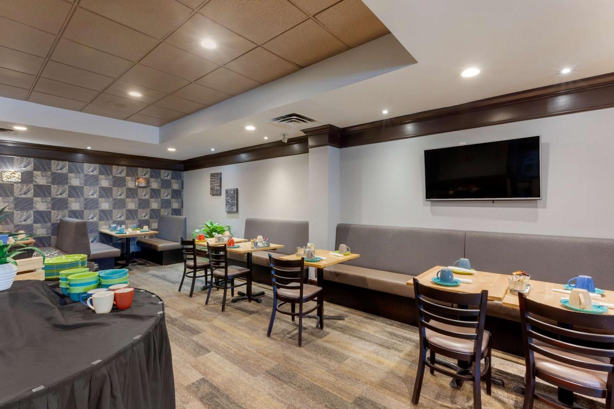 Best Western Plus Toronto Airport Hotel Місісаґа Екстер'єр фото